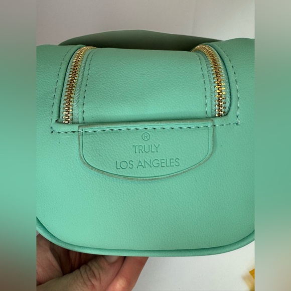 Viral - TRULY - Iconic Original Unicorn Swirls Fruit Set - Picture 6 of 8